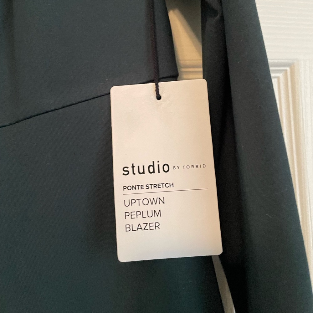 NWT womens Studio by Torrid Uptown Peplum blazer